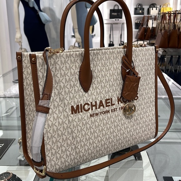 Michael Kors "Mirella" MD EW Tote Vanilla Shoulder Tote
35F2G7ZT2B - NWT - Picture 8 of 16